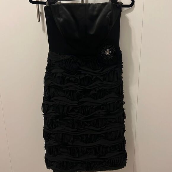 Tahari size 2 cocktail dress strapless NWT side zip New Year’s Eve or holiday - Picture 1 of 7